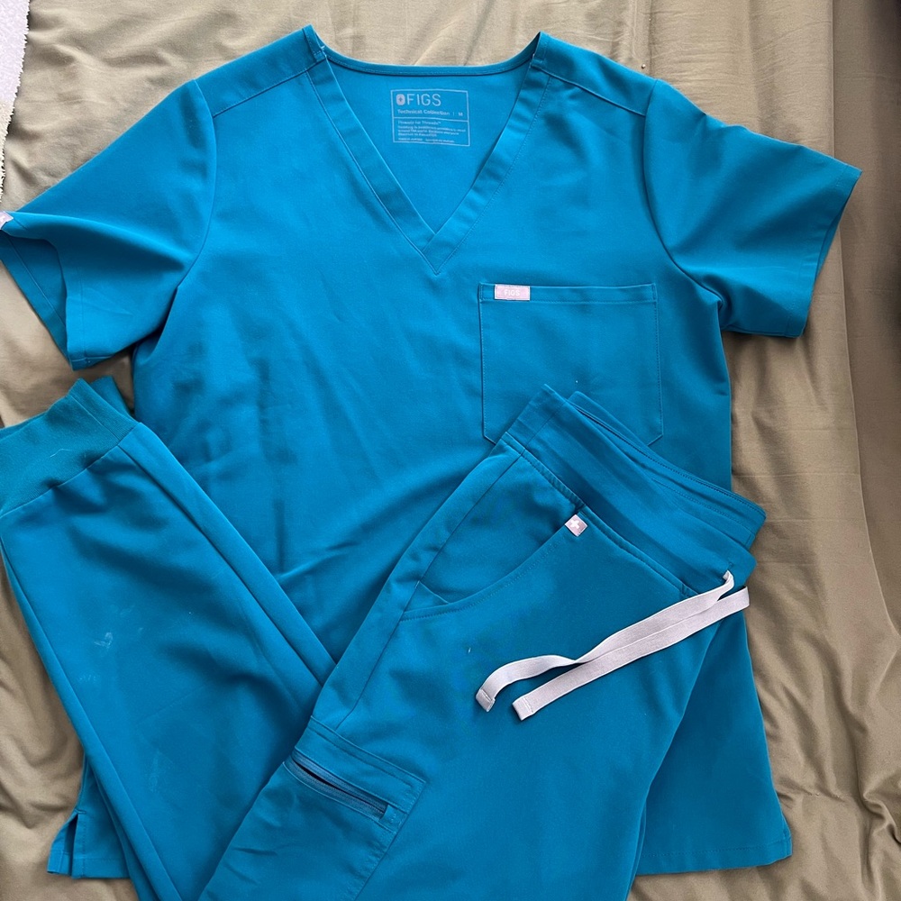 Figs scrubs